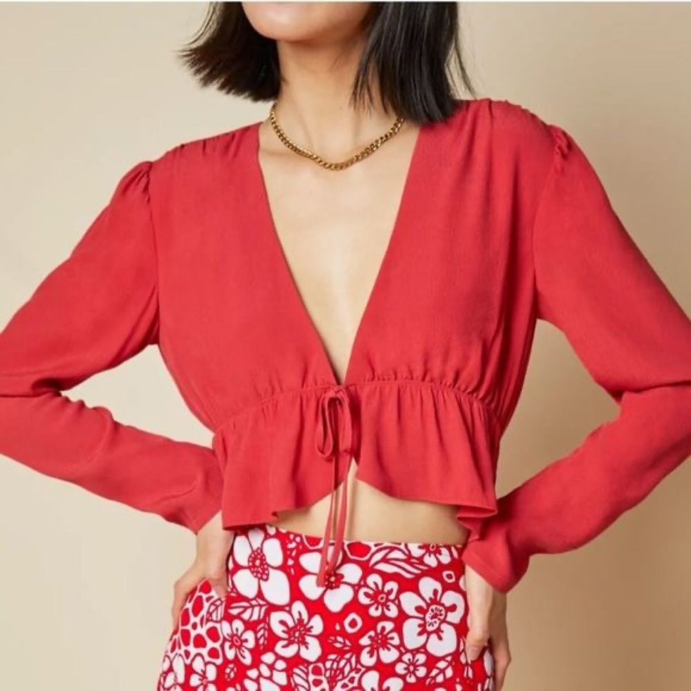 <<SUNDAY BEST>> XS Red Crop Blouse